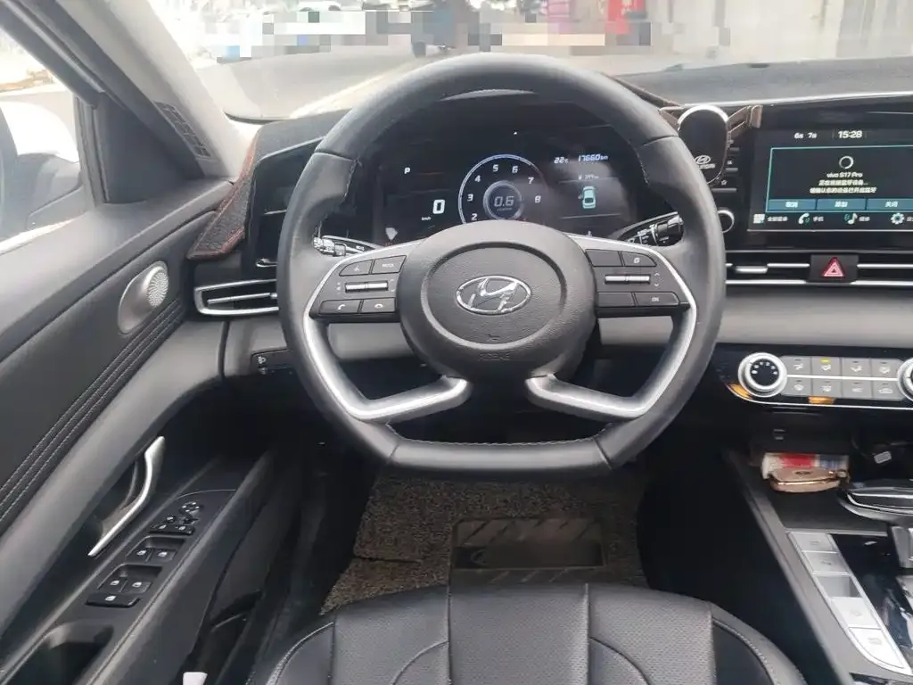 Hyundai Elantra — фото 10