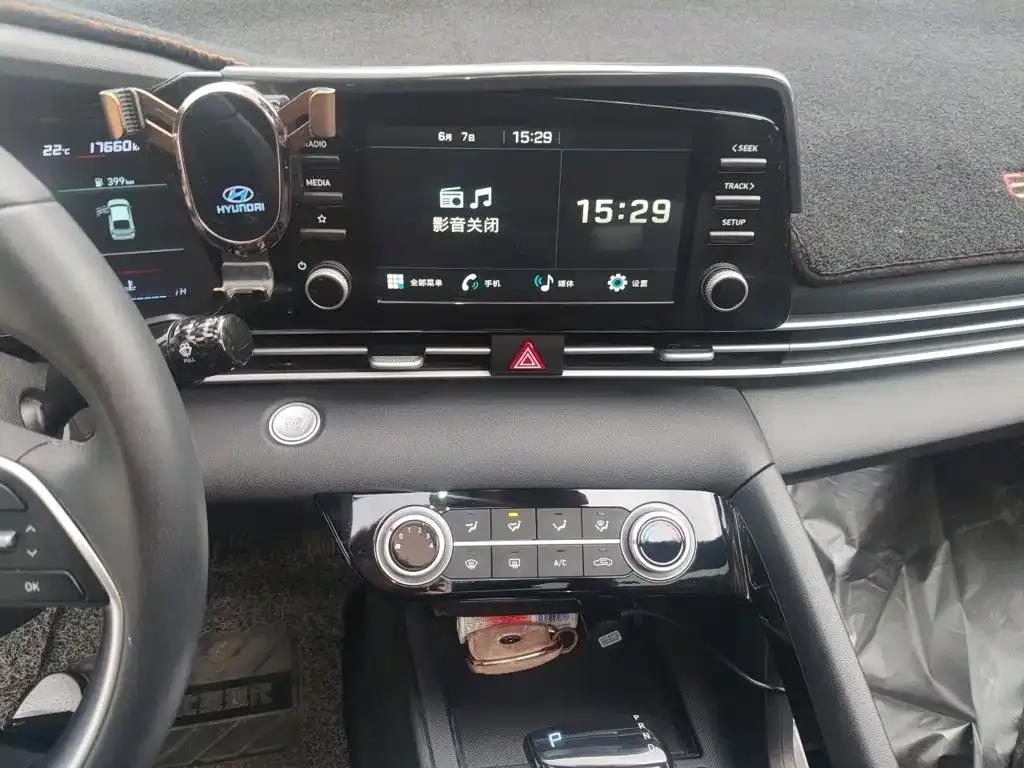 Hyundai Elantra — фото 9