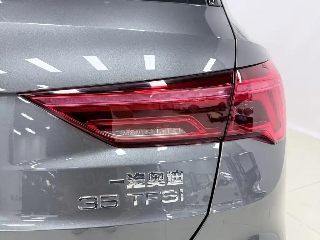 Audi Q3 — фото 4