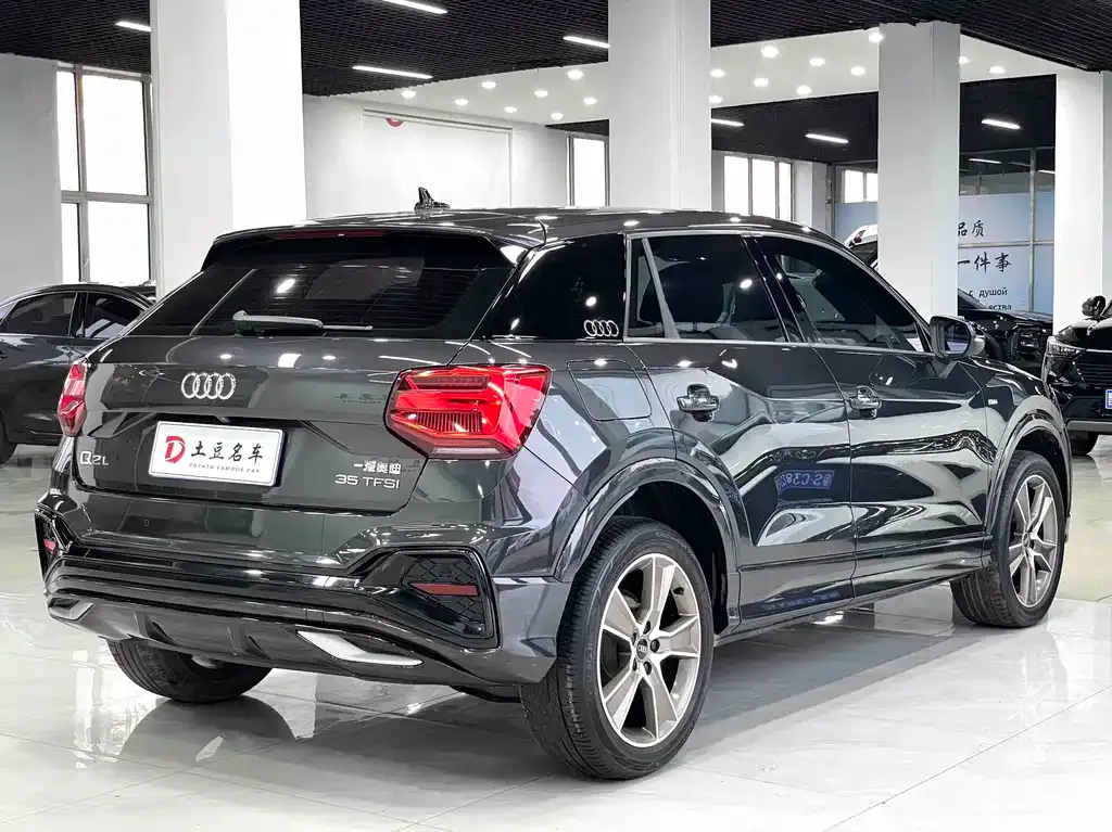 Audi Q2L — фото 10