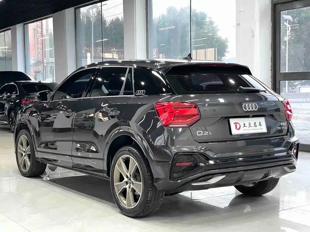 Audi Q2L — фото 4