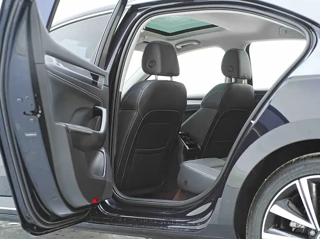 Skoda Superb — фото 9