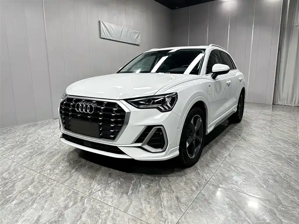 Audi Q3 — фото 1