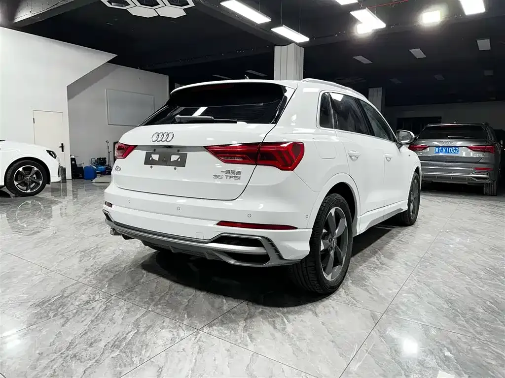 Audi Q3 — фото 10