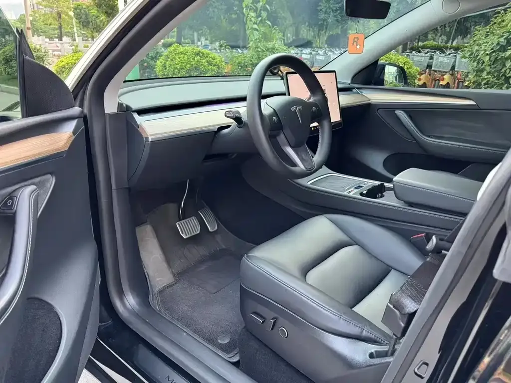 Tesla Model Y — фото 4