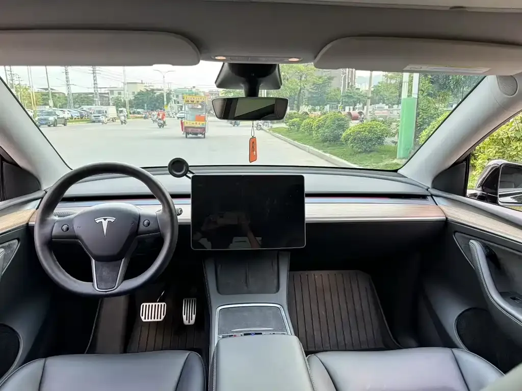 Tesla Model Y — фото 2
