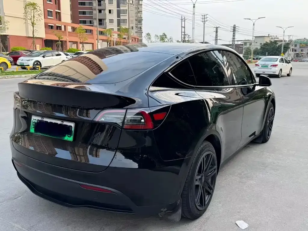 Tesla Model Y — фото 6