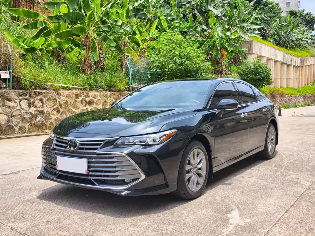 Toyota Avalon — фото 1