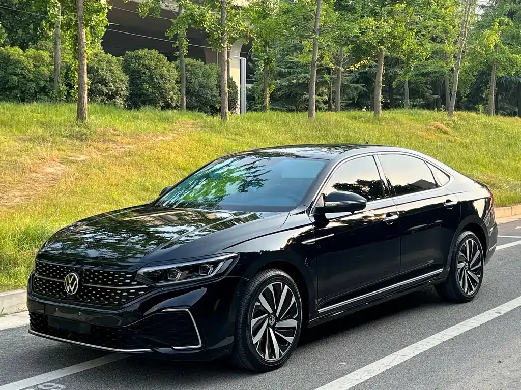 Volkswagen Passat — фото 1