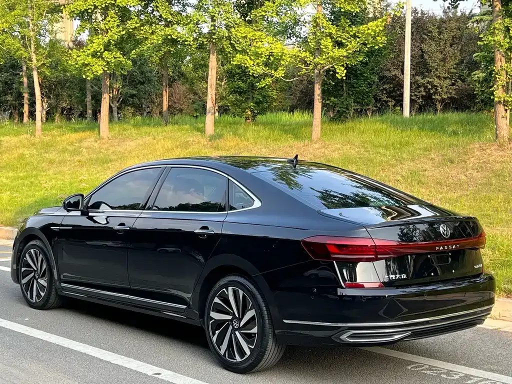 Volkswagen Passat — фото 10