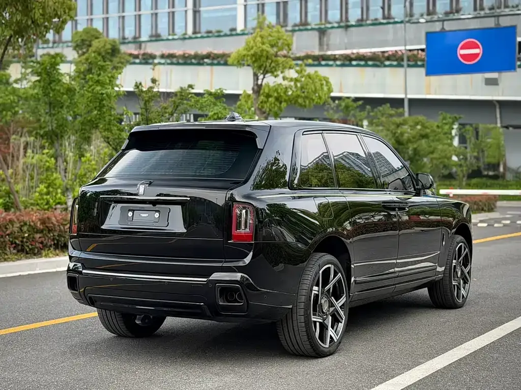 Rolls-Royce Cullinan — фото 10
