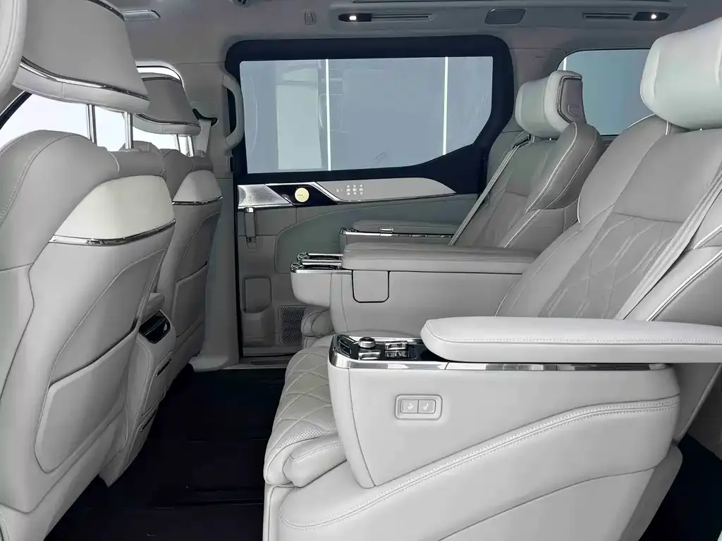Volvo EM90 2024 из CN, фото 9