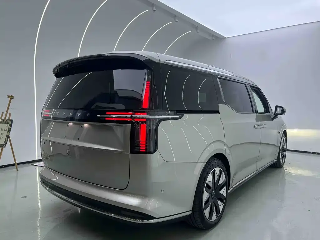 Volvo EM90 2024 из CN, фото 2