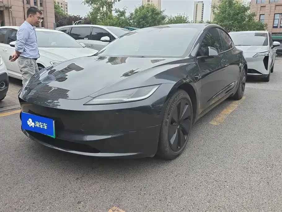 Tesla Model 3 — фото 1