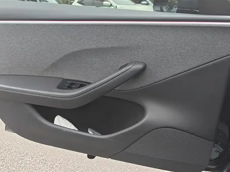 Tesla Model 3 — фото 10