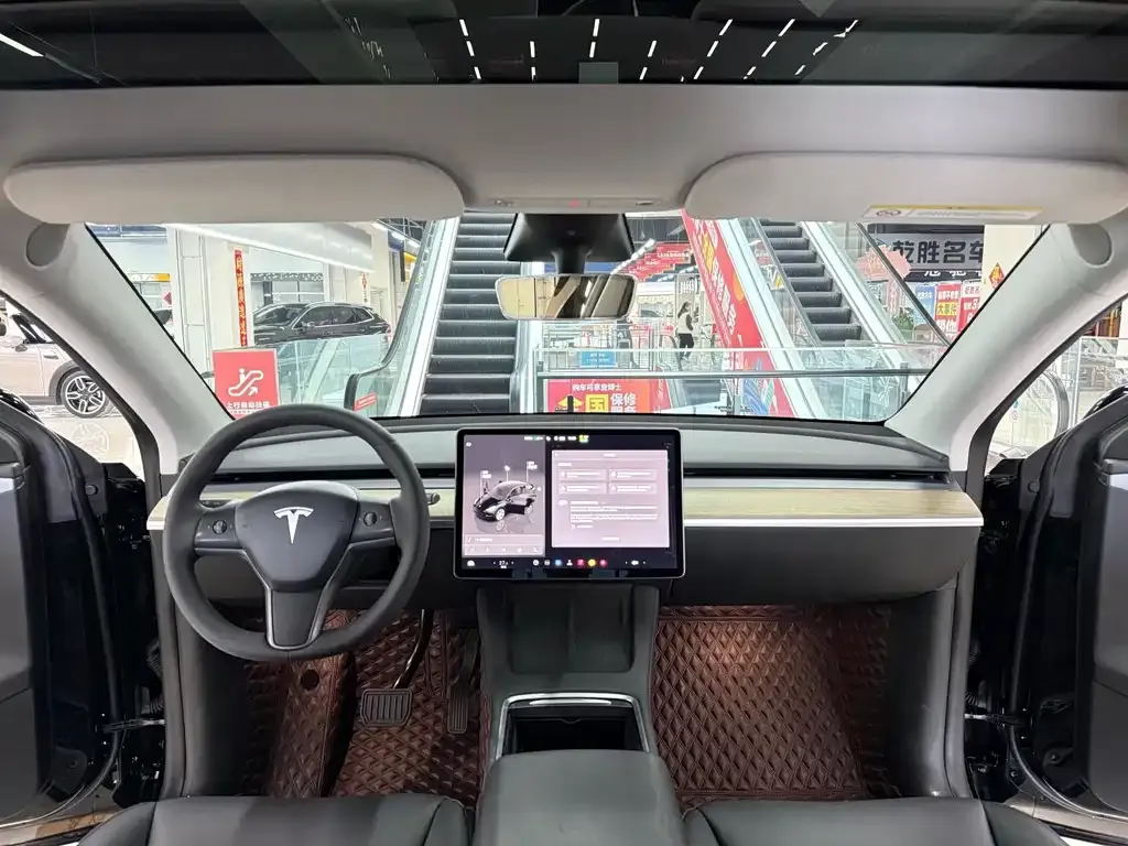 Tesla Model Y — фото 2