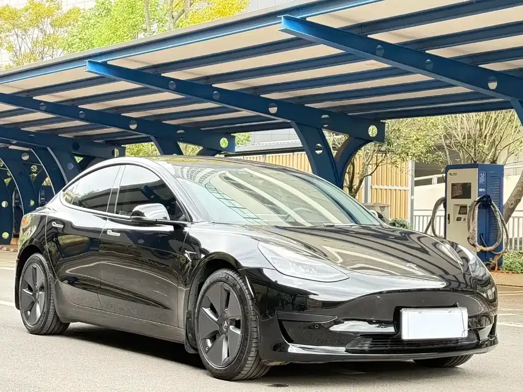 Tesla Model 3 — фото 10