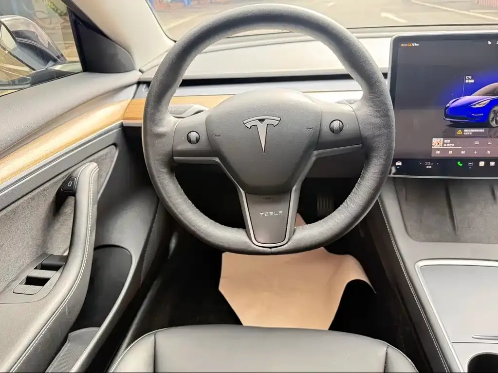 Tesla Model 3 — фото 9