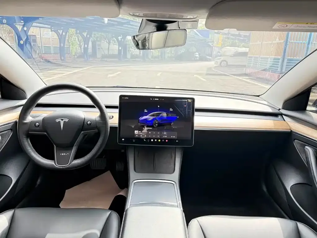 Tesla Model 3 — фото 5