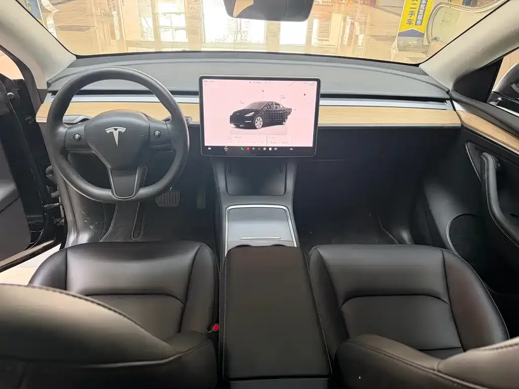 Tesla Model Y — фото 7