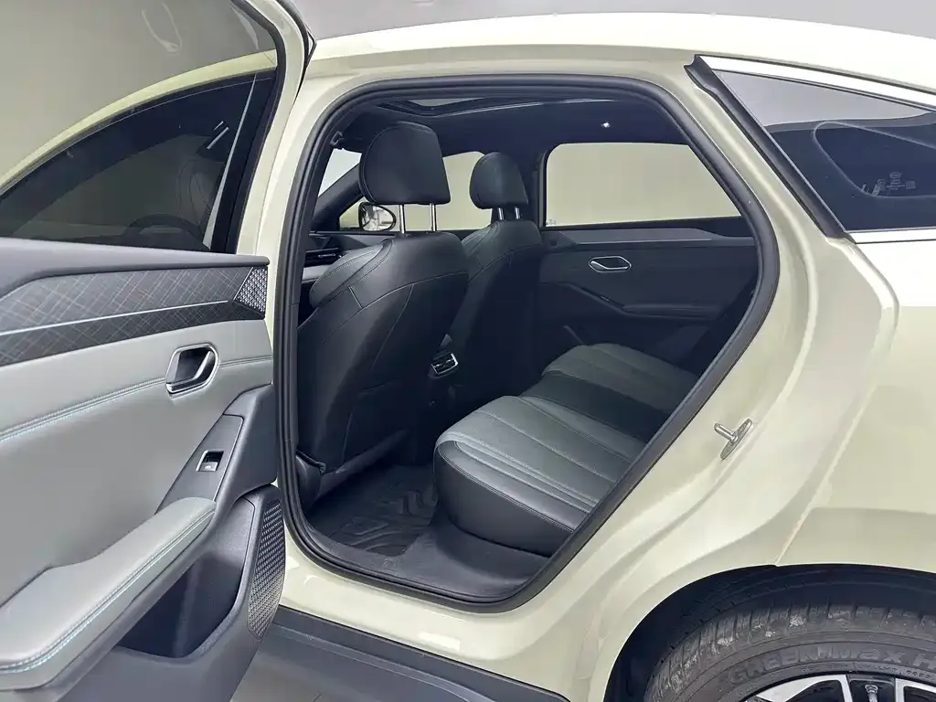 BYD Qin L — фото 10