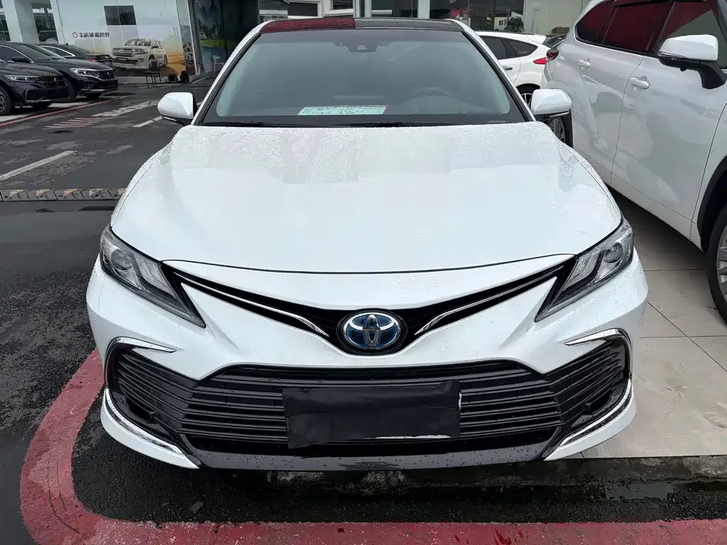 Toyota Camry — фото 7