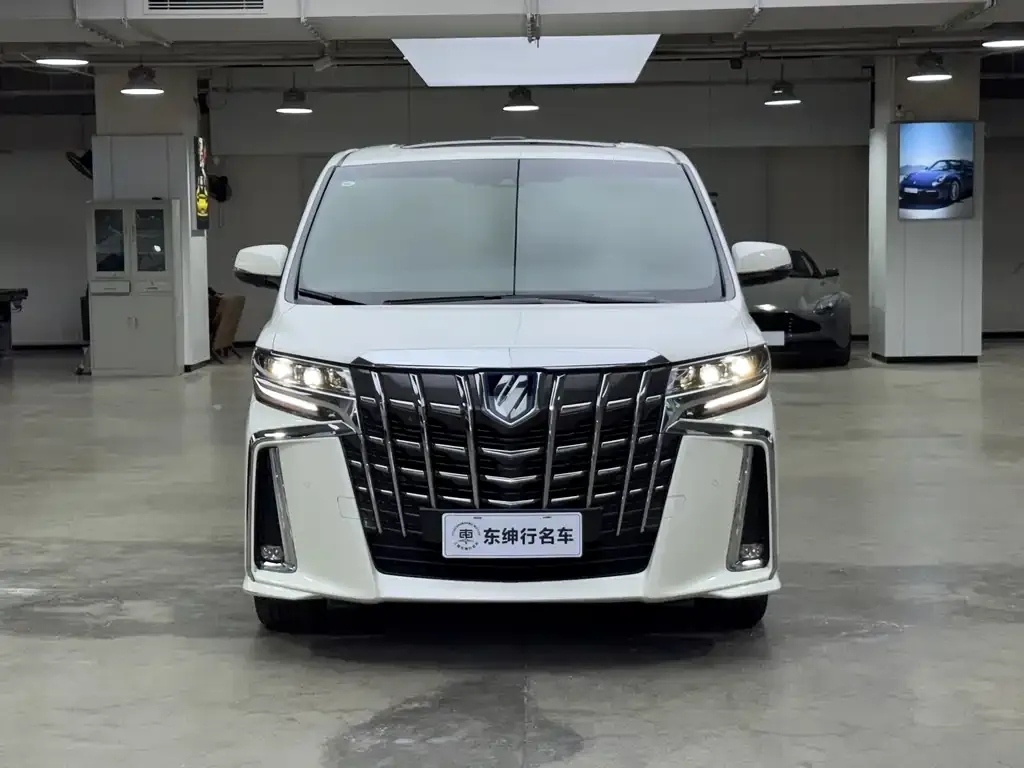 Toyota Alphard — фото 5