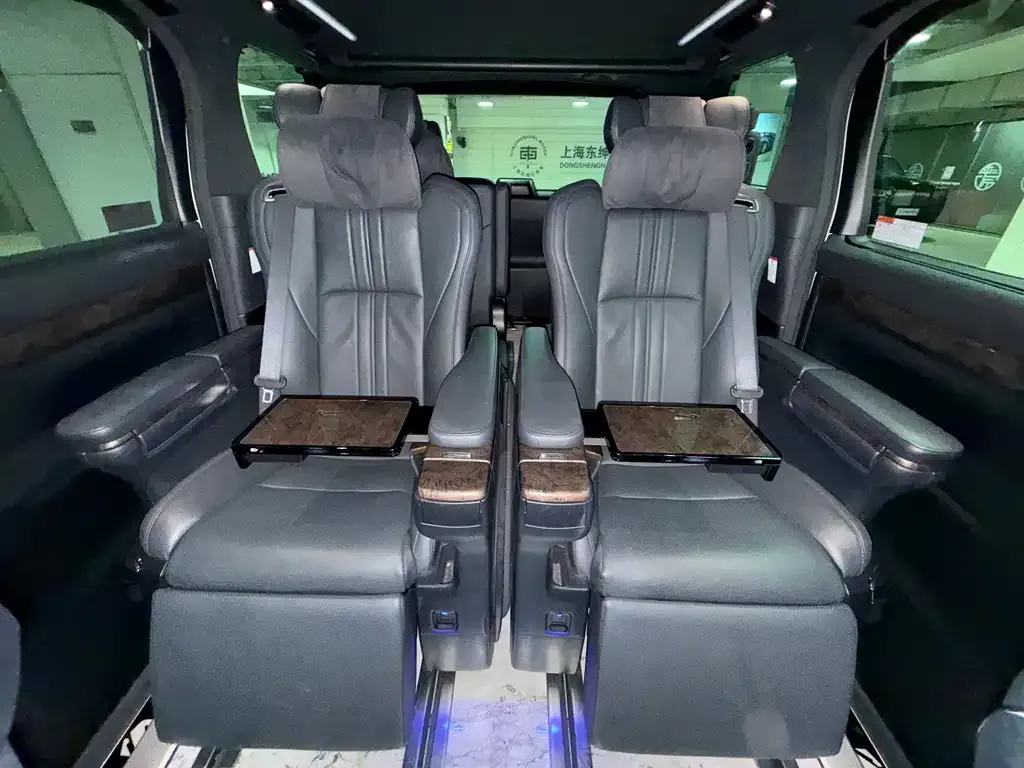 Toyota Alphard — фото 7