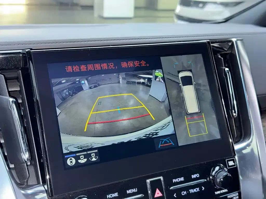 Toyota Alphard — фото 10