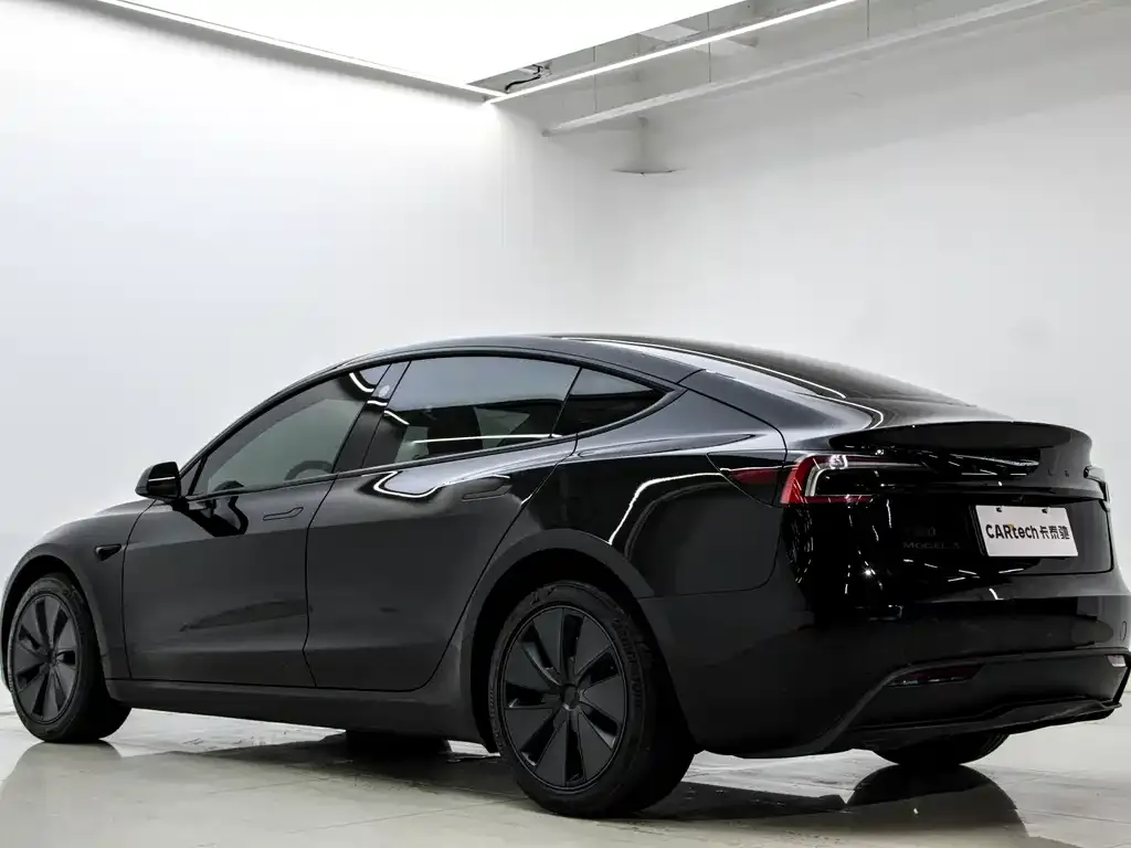 Tesla Model 3 — фото 8