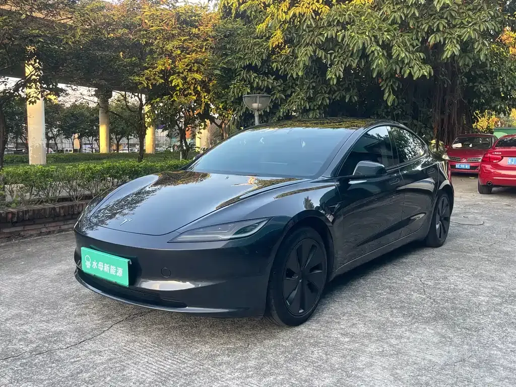 Tesla Model 3 — фото 1