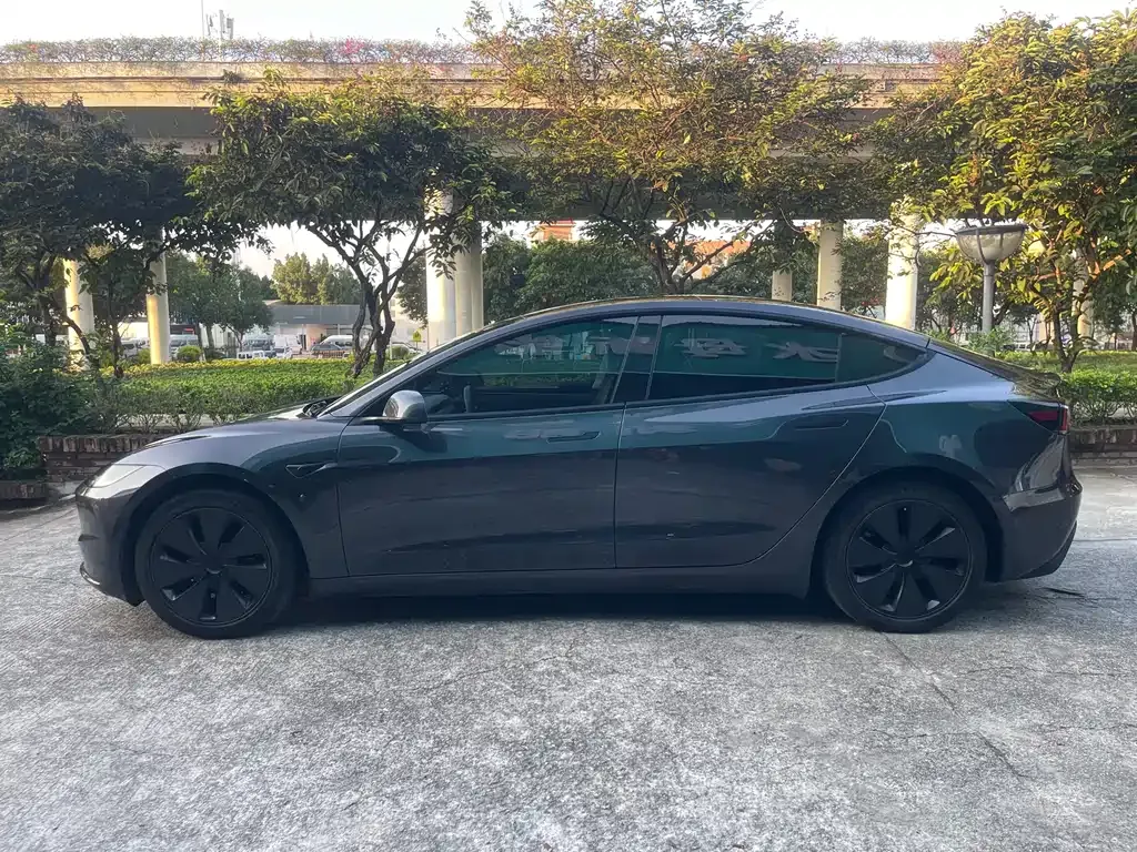 Tesla Model 3 — фото 4