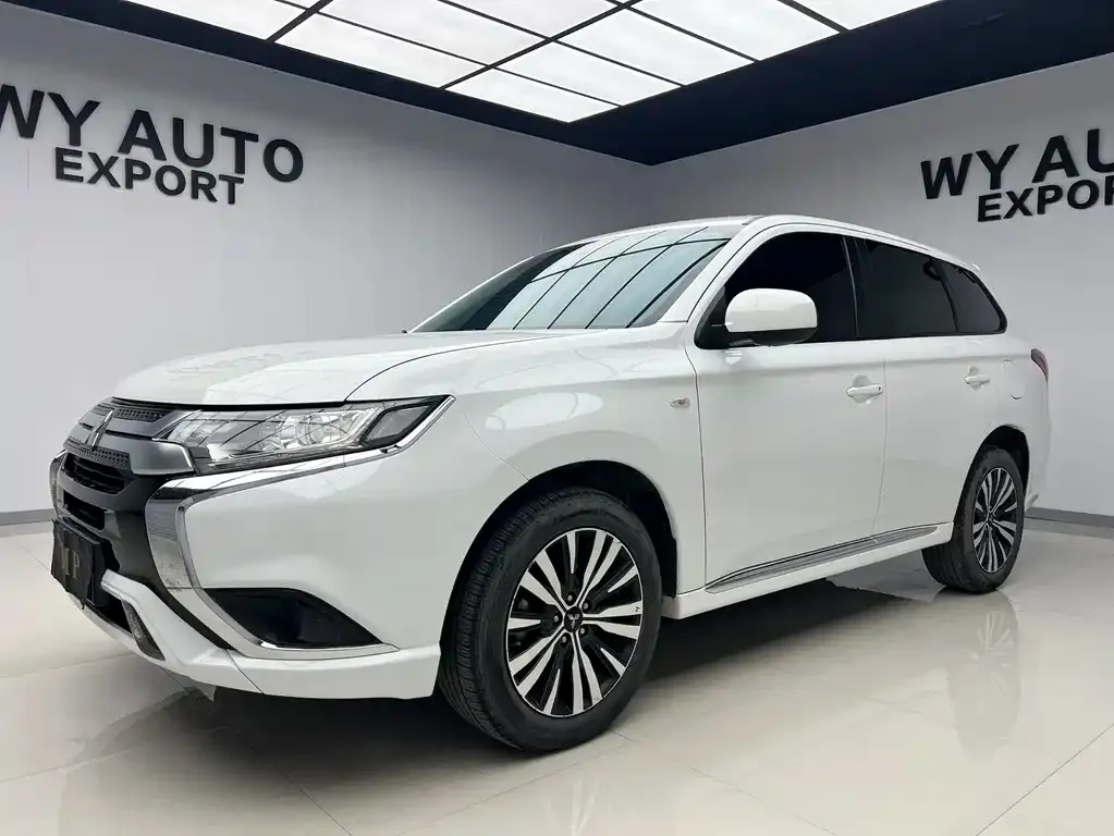 Mitsubishi Outlander — фото 1