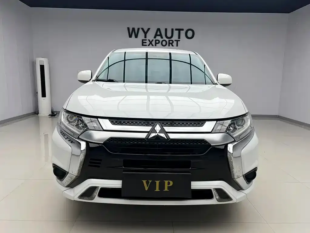 Mitsubishi Outlander — фото 7