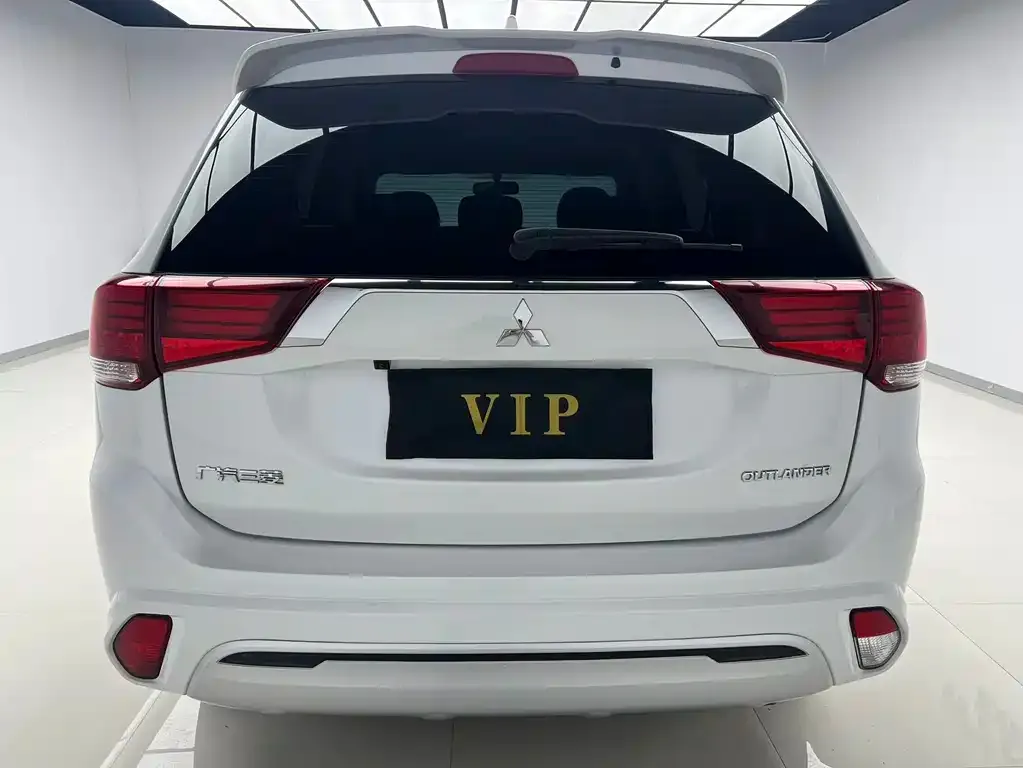Mitsubishi Outlander — фото 2