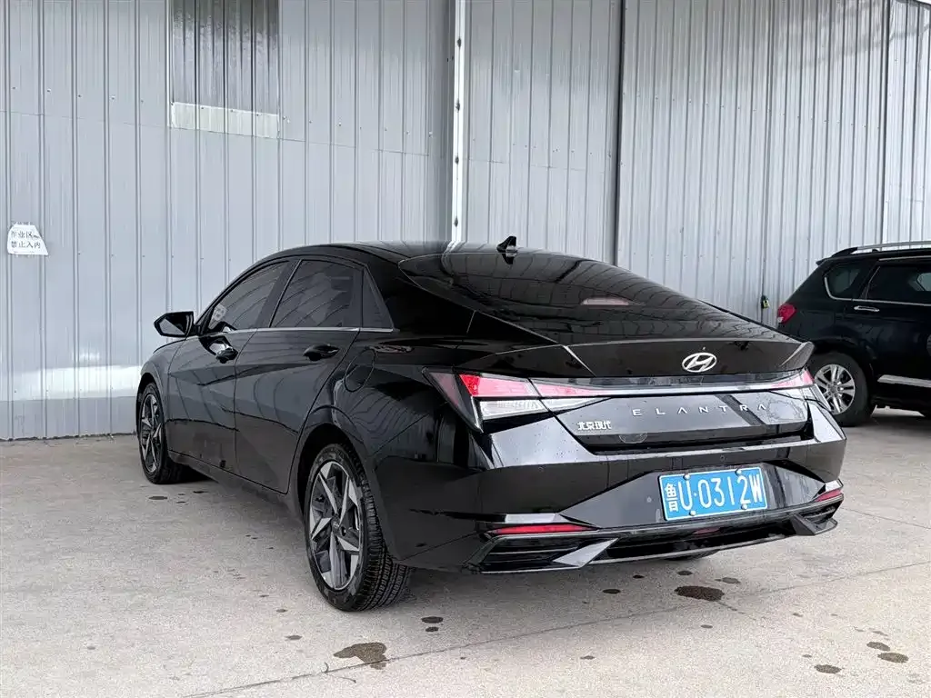 Hyundai Elantra — фото 5