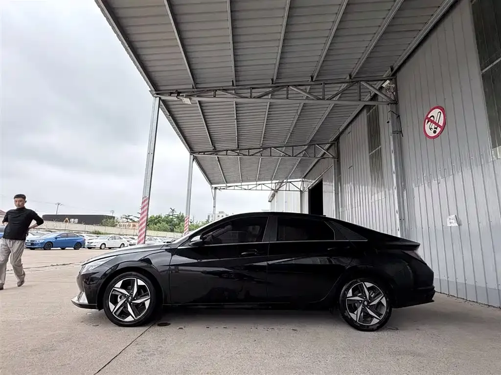 Hyundai Elantra — фото 3
