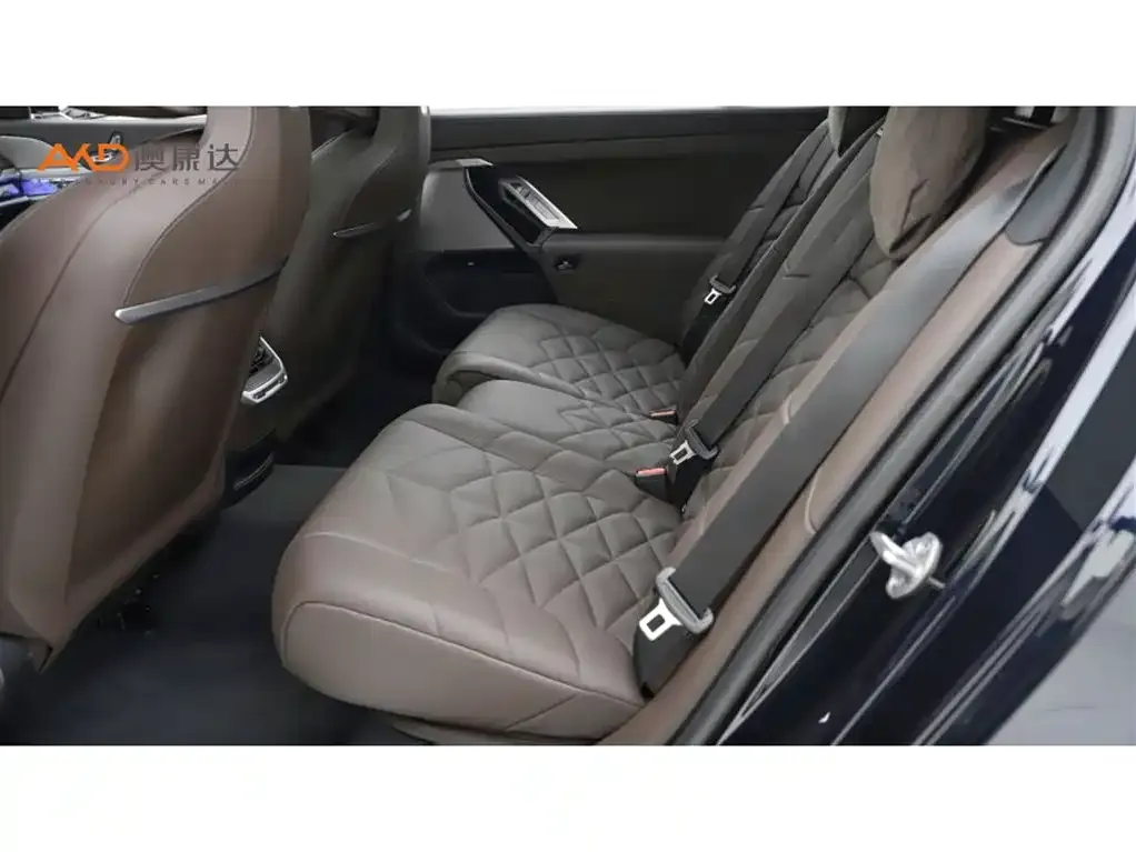 BMW 7 Series 2024 из CN, фото 10