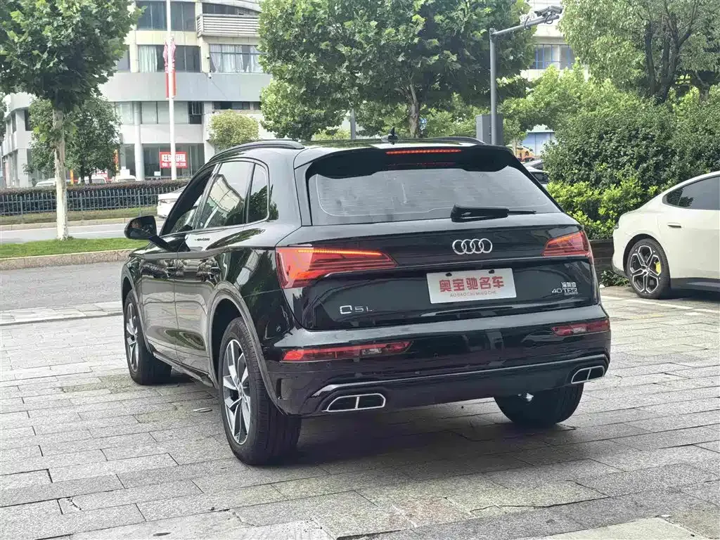 Audi Q5L — фото 7