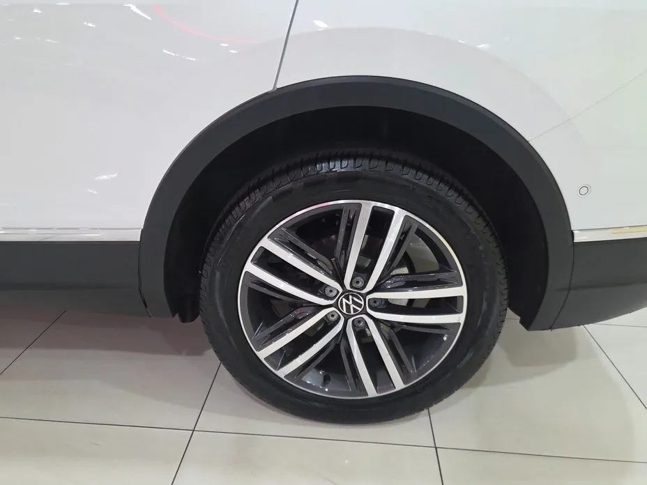 Volkswagen Tiguan 2023 из KR, фото 5
