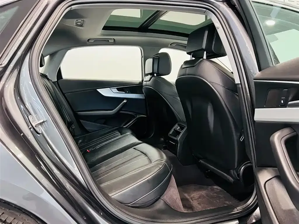 Audi A4L — фото 5