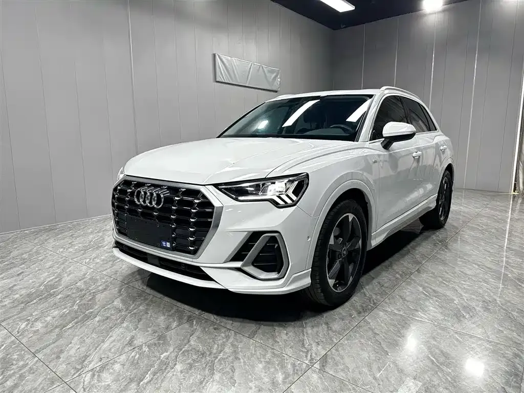Audi Q3 — фото 1