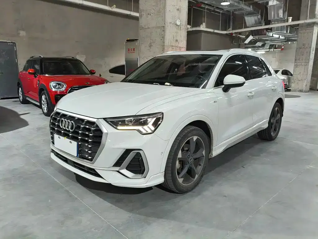 Audi Q3 — фото 1