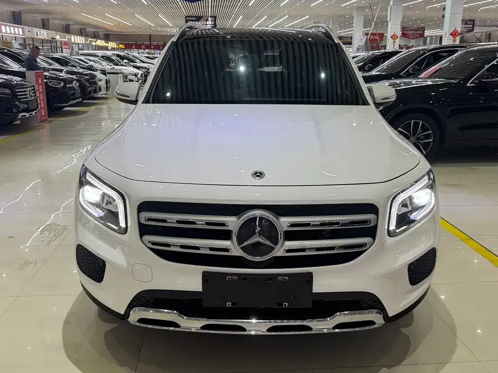 Mercedes-Benz GLB — фото 1