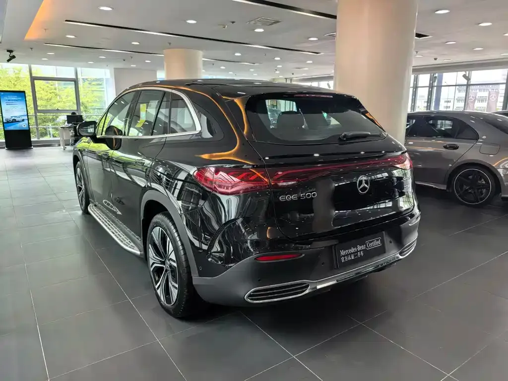 Mercedes-Benz EQE SUV — фото 6