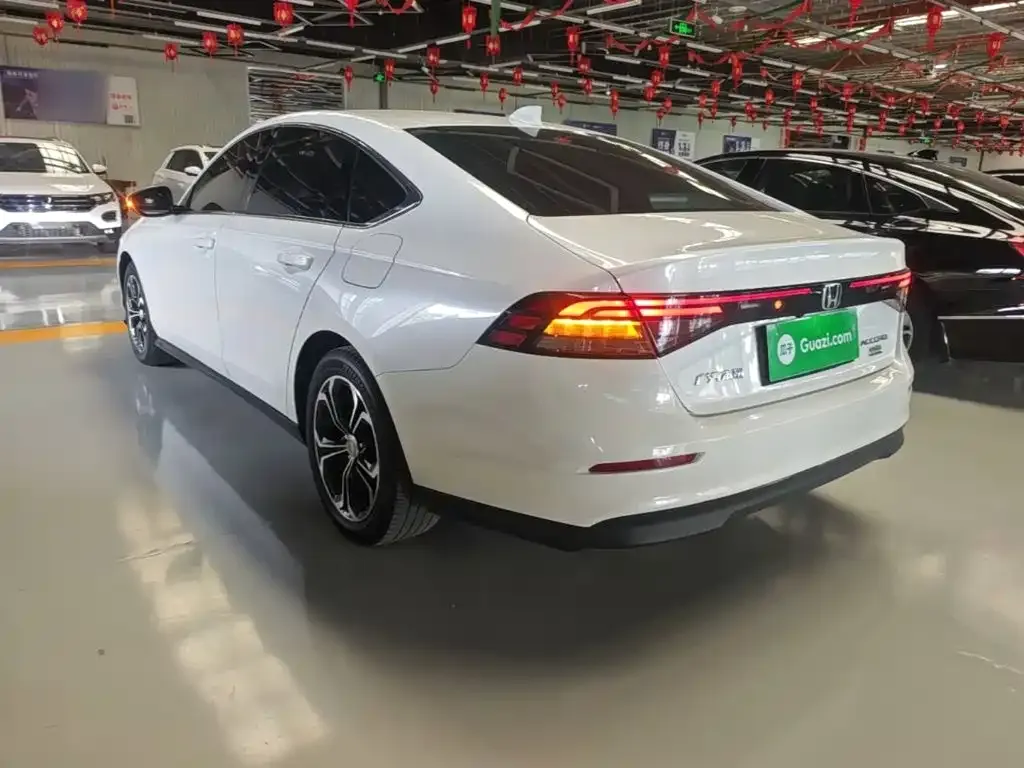 Honda Accord — фото 9