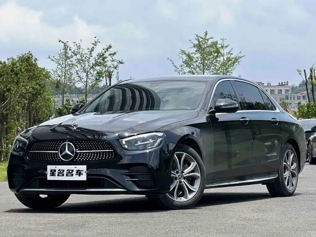 Mercedes-Benz E-Class — фото 1