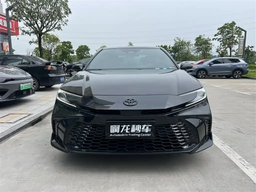 Toyota Camry — фото 5