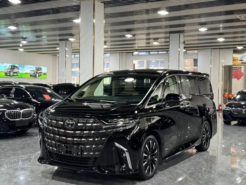Toyota Alphard — фото 1