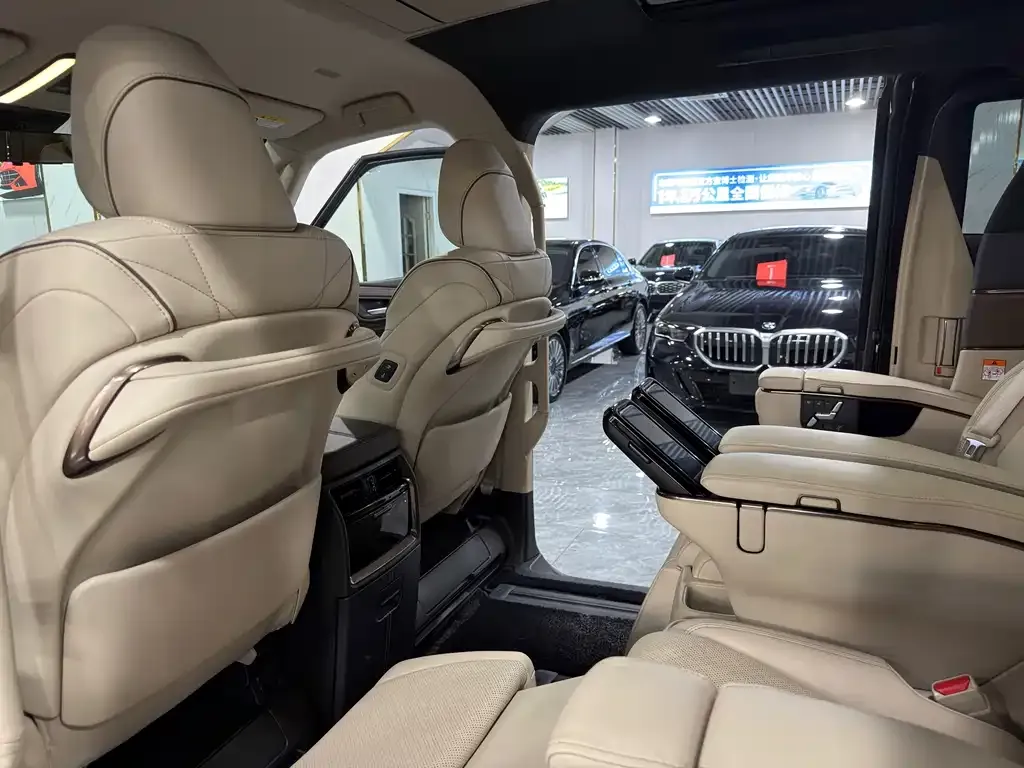 Toyota Alphard — фото 10